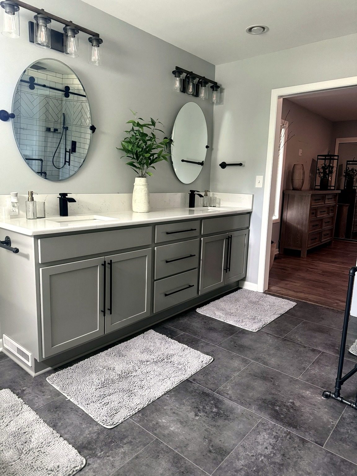 Double vanity in the spacious bathroom